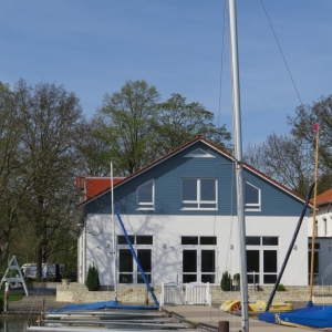 Die Eventlounge im Detlef-Zinke-Haus, die maritime Location für Ihre Hochzeitsfeier in Hannover gibt es unter hochzeitsfeier-hannover.de