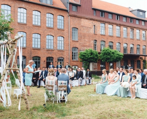 Für Ihre Hochzeitsfeier in Hannover gibt es unter hochzeitsfeier-hannover.de stimmungsvolle Locations wie den Helmkehof, bestens geeignet für Freie Trauungen mitten in der Stadt.